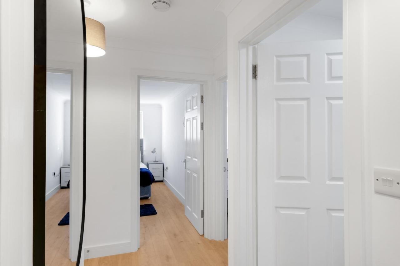 Pinewood Studios, Iver Slough Heathrow 1 & 2 Bedroom Apartments With Parking By Arista Living Exterior photo
