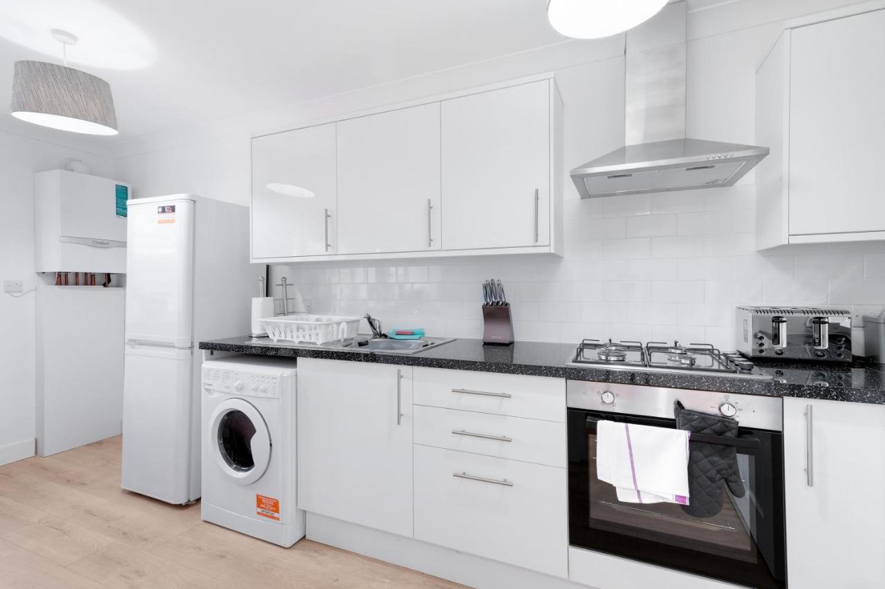 Pinewood Studios, Iver Slough Heathrow 1 & 2 Bedroom Apartments With Parking By Arista Living Exterior photo