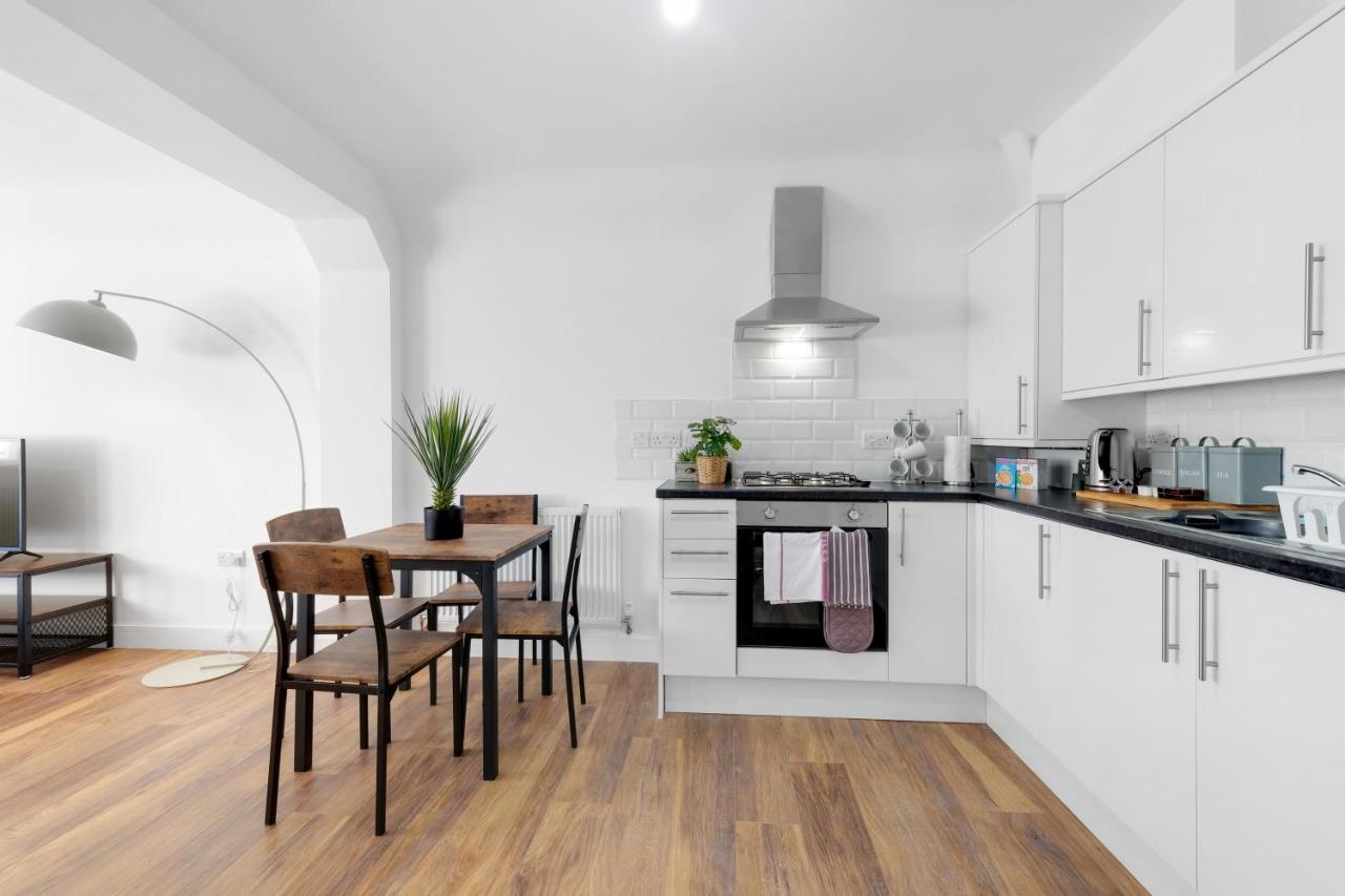 Pinewood Studios, Iver Slough Heathrow 1 & 2 Bedroom Apartments With Parking By Arista Living Exterior photo