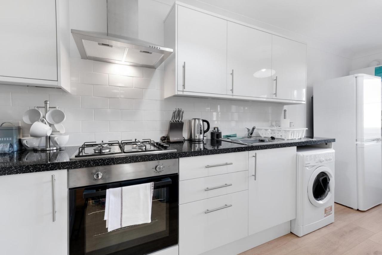 Pinewood Studios, Iver Slough Heathrow 1 & 2 Bedroom Apartments With Parking By Arista Living Exterior photo