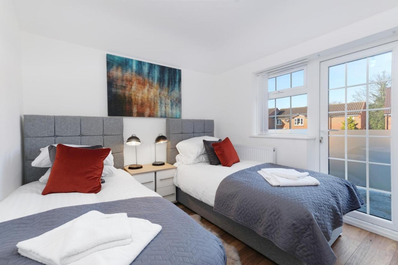 Pinewood Studios, Iver Slough Heathrow 1 & 2 Bedroom Apartments With Parking By Arista Living Exterior photo