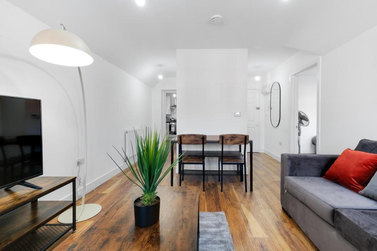 Pinewood Studios, Iver Slough Heathrow 1 & 2 Bedroom Apartments With Parking By Arista Living Exterior photo
