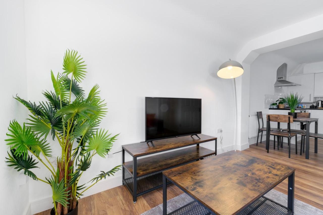 Pinewood Studios, Iver Slough Heathrow 1 & 2 Bedroom Apartments With Parking By Arista Living Exterior photo