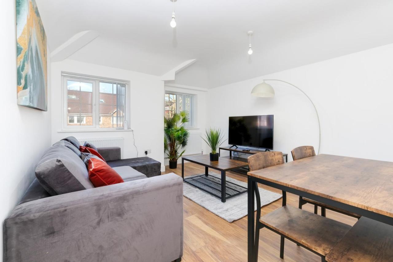 Pinewood Studios, Iver Slough Heathrow 1 & 2 Bedroom Apartments With Parking By Arista Living Exterior photo